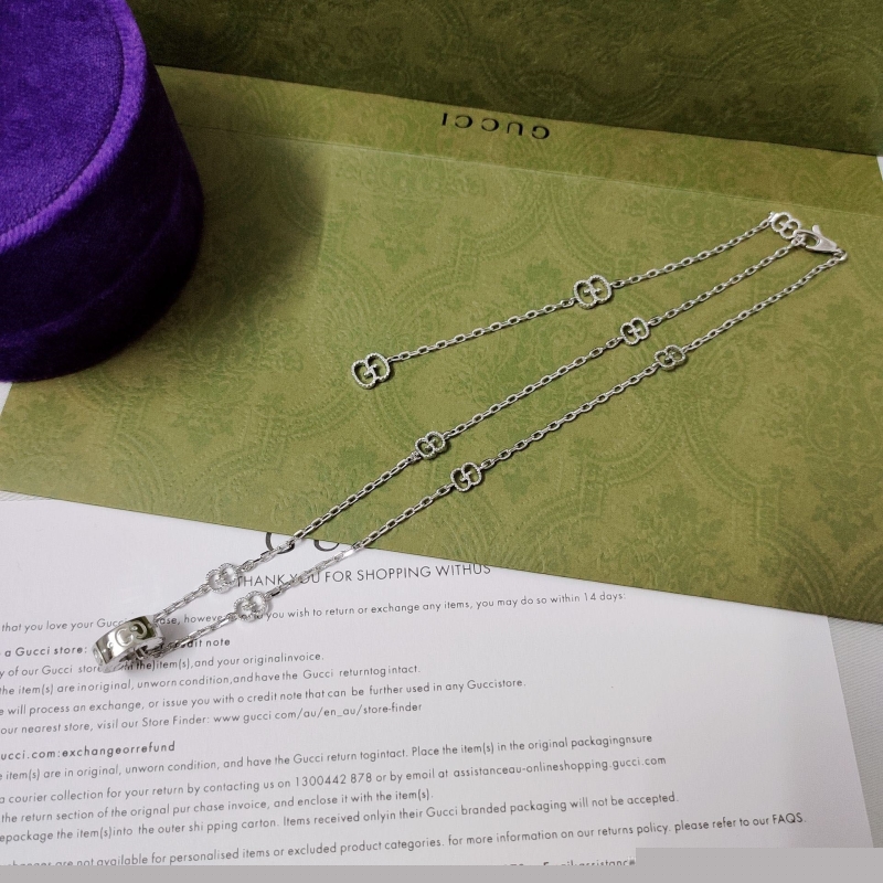 G*u*i necklaces